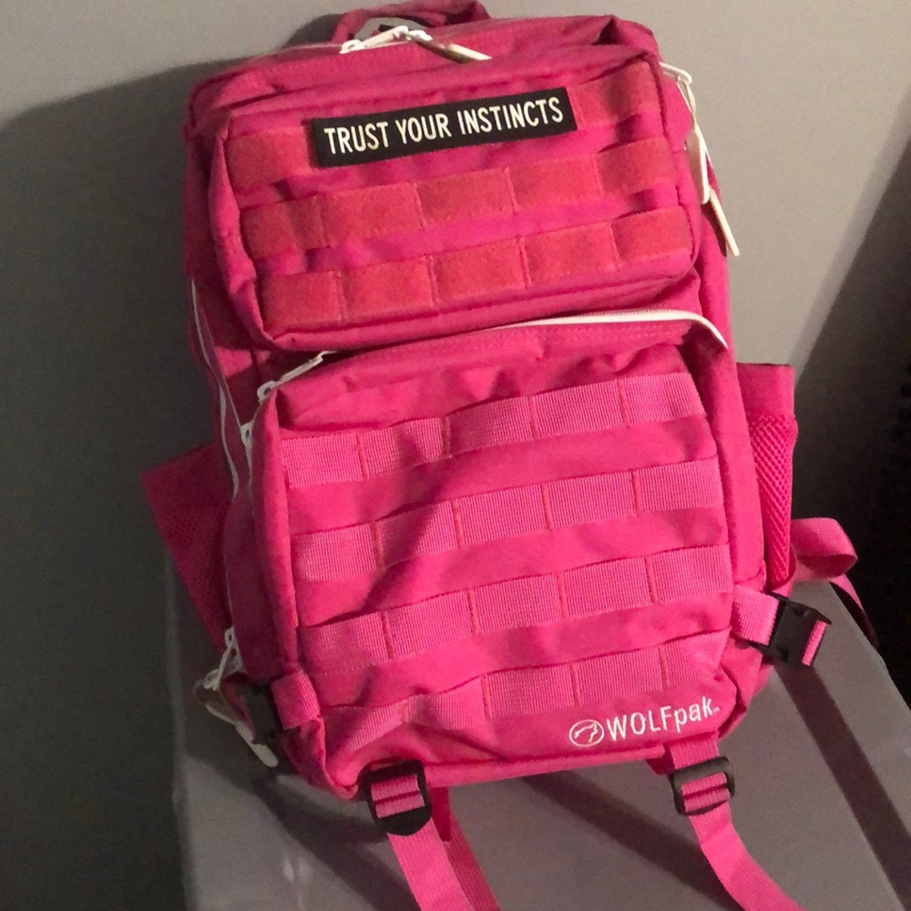 Wolfpak 35L pink and white like new